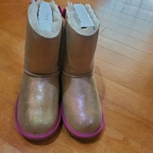 New Girls Gold UGG Boots Size 4